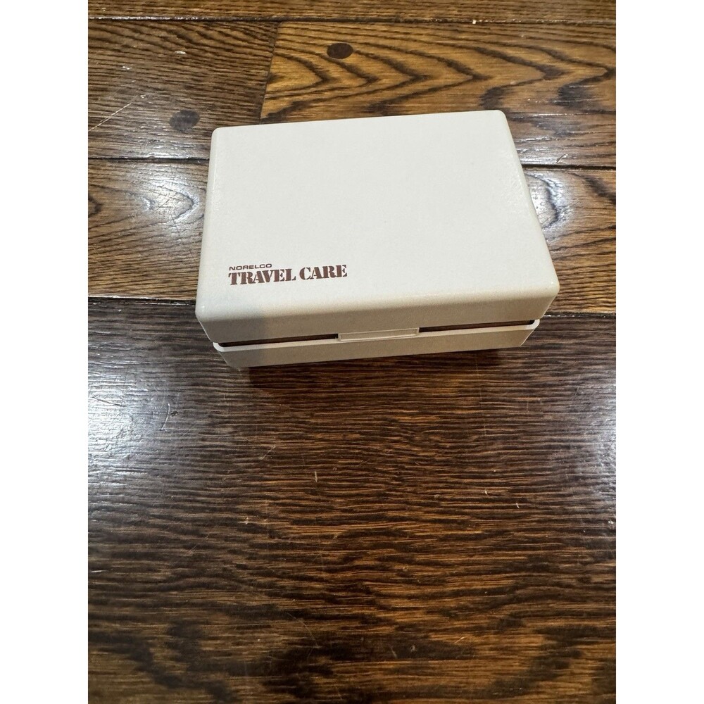 Norelco Travelcare AC International Converter & Adapter Travel Kit Case - Picture 2 of 2